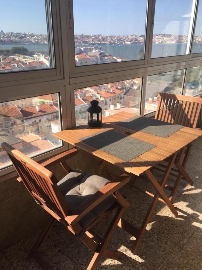 Over The Rainbow Apartment Almada